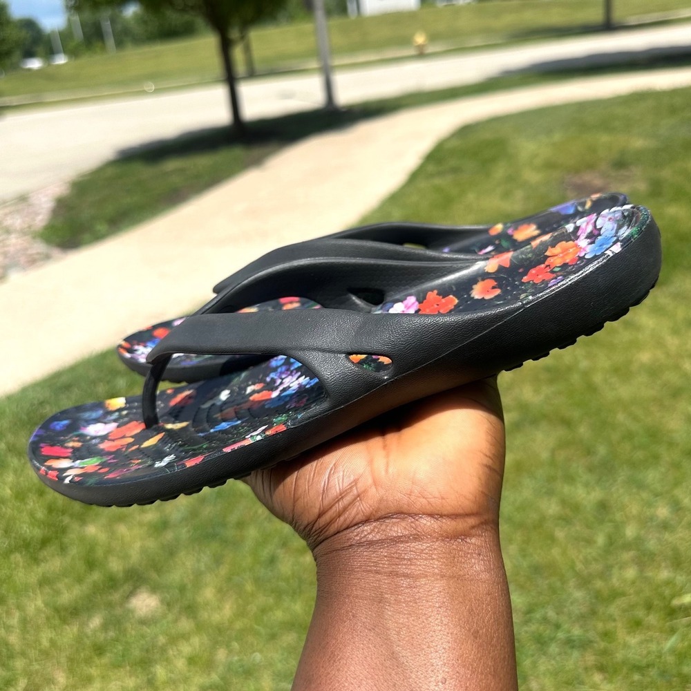 Crocs Kadee II Floral Print Flip Flop Sandals Black Women's Size 9 Shoes - Picture 8 of 10